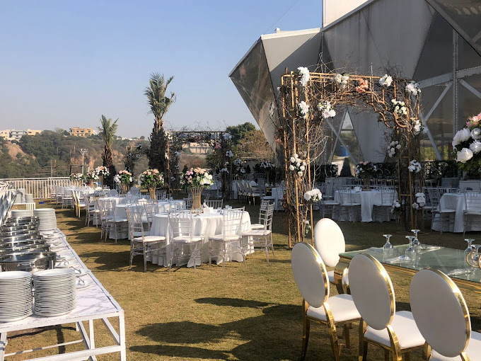 Cover image of Diva Marquee