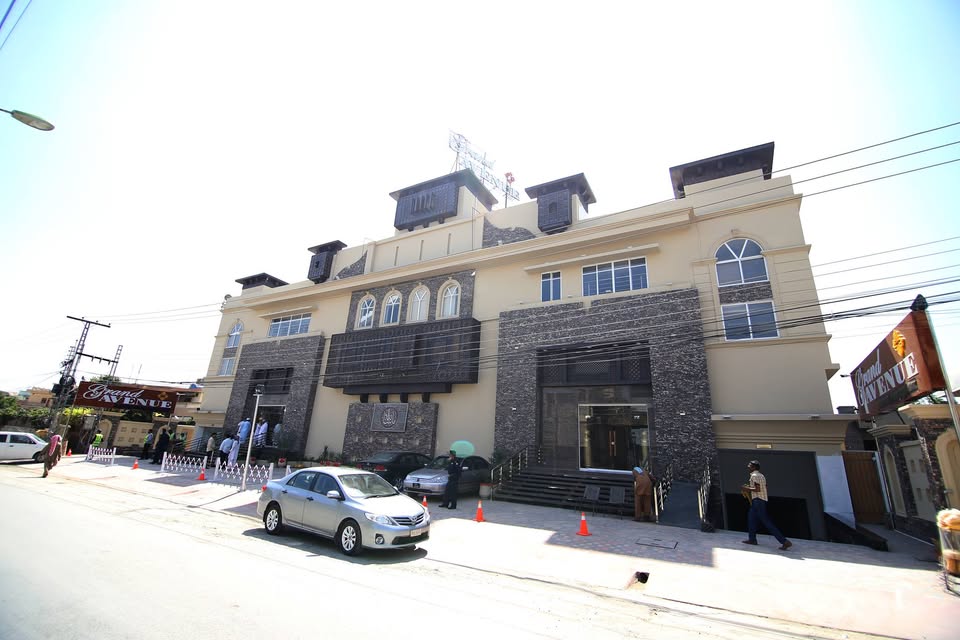 Cover image of Grand Avenue